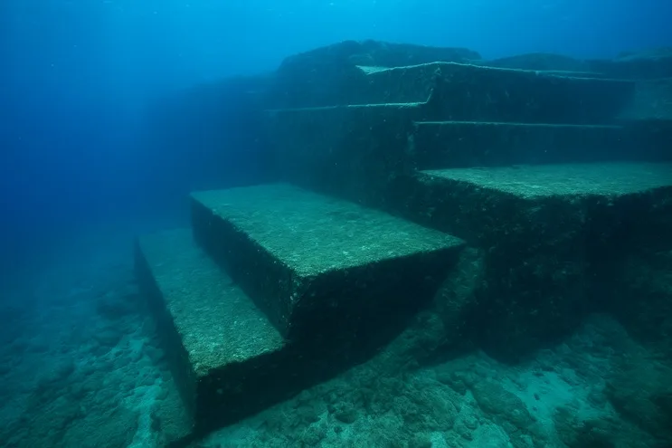 Estructuras sumergidas en Yonaguni, Japón, atribuidas por algunos investigadores a una civilización perdida.